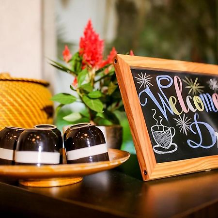 La Maison Danang Beach Hotel Экстерьер фото