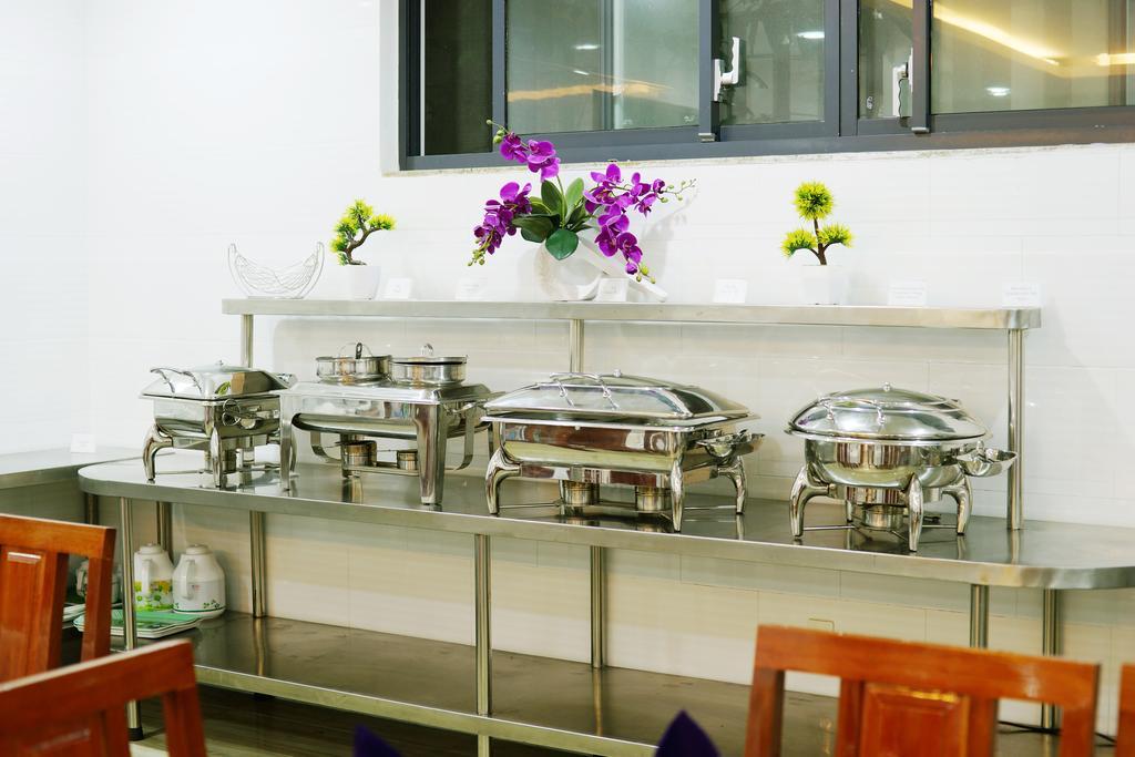 La Maison Danang Beach Hotel Экстерьер фото