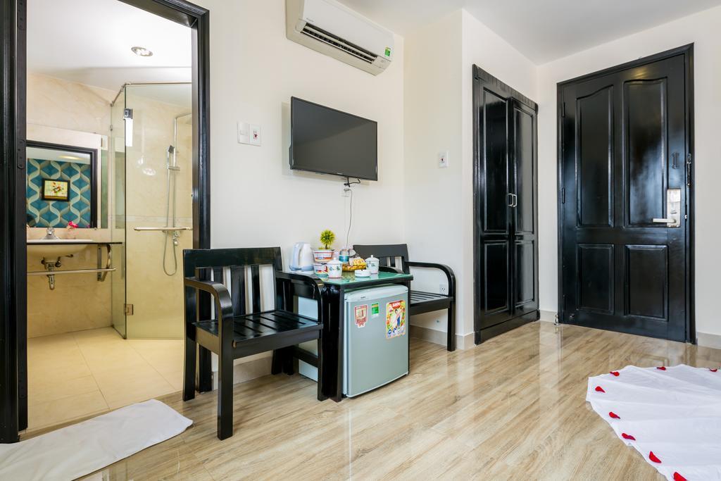 La Maison Danang Beach Hotel Экстерьер фото
