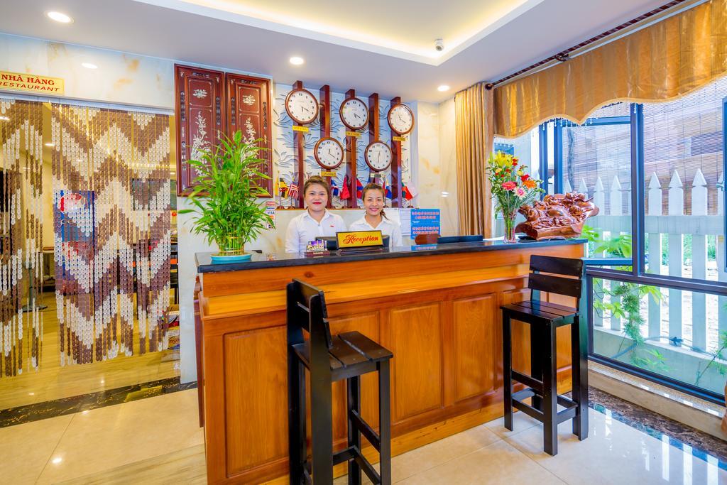La Maison Danang Beach Hotel Экстерьер фото