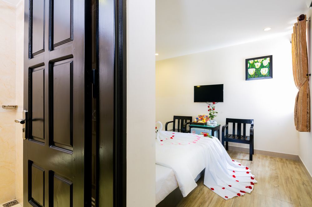 La Maison Danang Beach Hotel Экстерьер фото